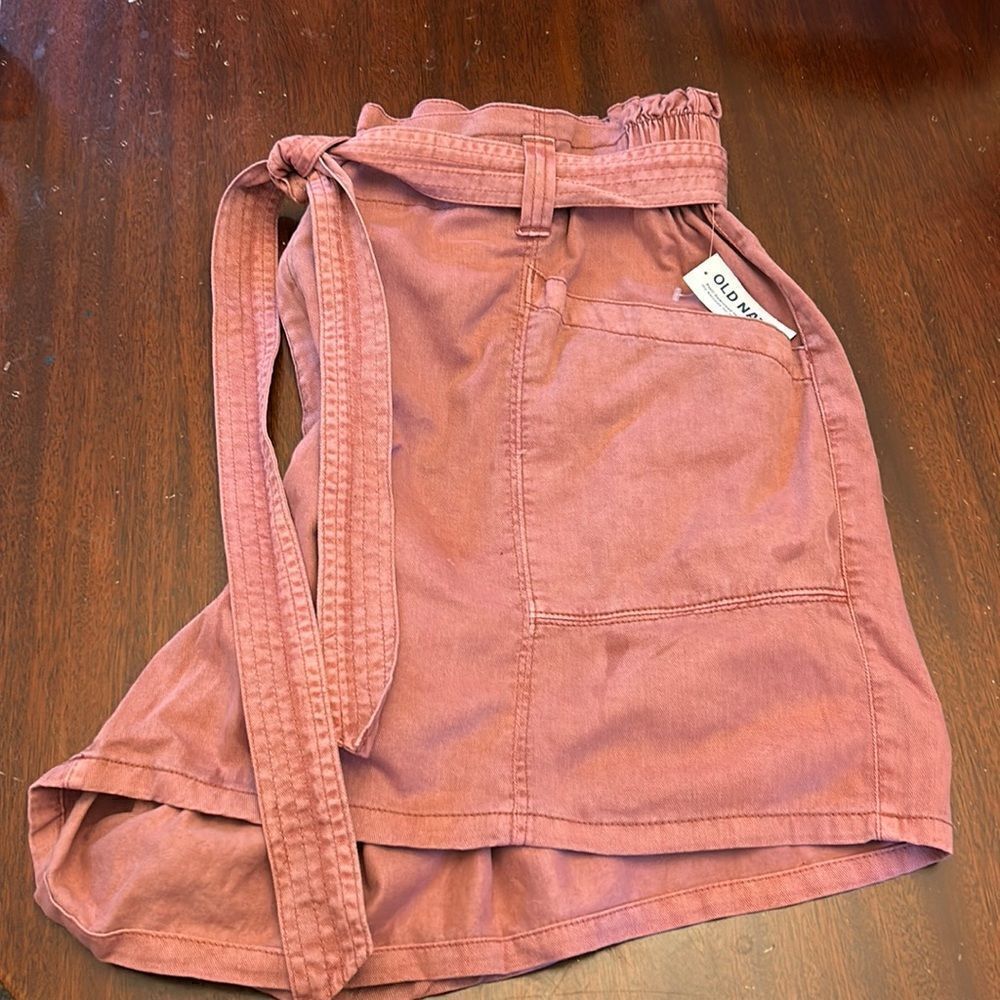 Old Navy tie waist high rise rose colored shorts Size 2 X New